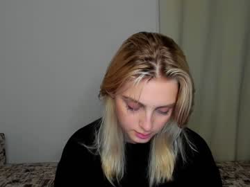 girl
        ashbunny_ cam image #1410678