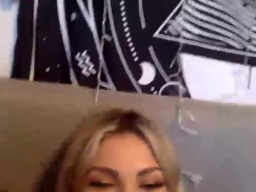 couple
        kellysnowxo cam image #847958