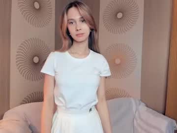 girl
        nectar_peach cam image #2676414