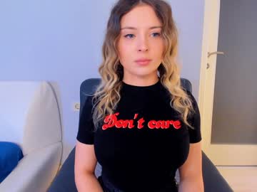 girl
        kittycaitlin cam image #1392558