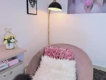 girl
        missniley cam image #4349837