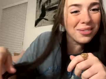 girl
        alexilott cam image #1077316