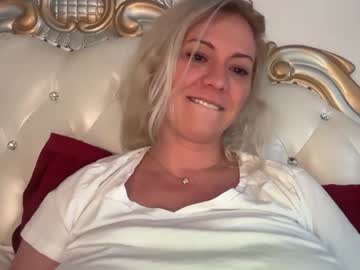 girl
        kiradivine cam image #4287045