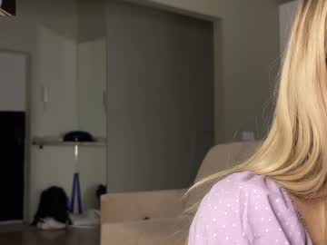 girl
        shyrubate cam image #3729609