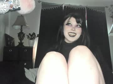 girl
        lilypixel cam image #3685725