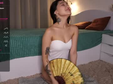 girl
        refined_style cam image #1592850