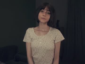 girl
        meghanash cam image #2678253