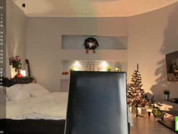 girl
        margarethowell cam image #3844596