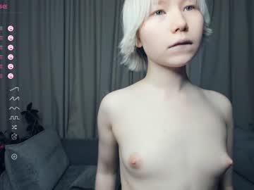 girl
        silvergloss cam image #2003316