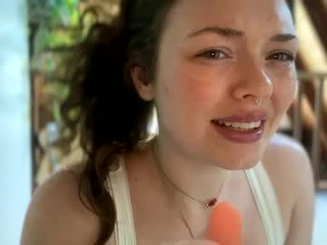 girl
        emersoncane cam image #3043389