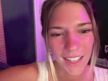 girl
        oliviahansleyy cam image #3155649