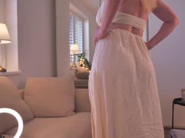 girl
        saltedhoney cam image #1285087