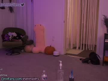girl
        evelynpiers cam image #162785
