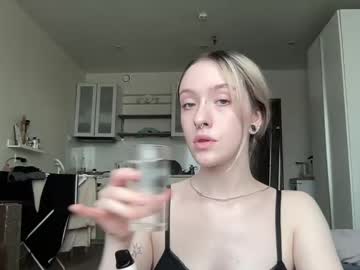 girl
        ccrystalluna cam image #1344975