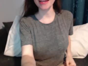 girl
        tinyytina cam image #3899300