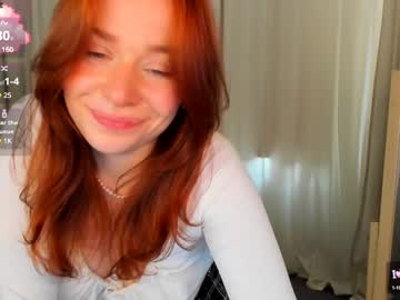 girl
        skye_shy cam image #3377669