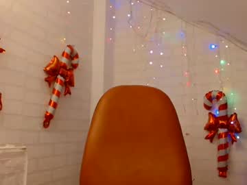 girl
        madlyn_dee cam image #3880425