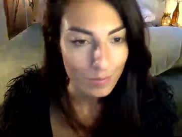 girl
        _milkandhoney_ cam image #1197375