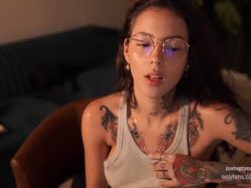 girl
        effyloweell cam image #430738