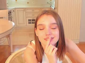 girl
        harrieteasley cam image #3467406
