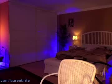 girl
        laurenbrite cam image #273120