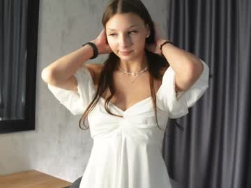 girl
        alicepreuoston cam image #4606041