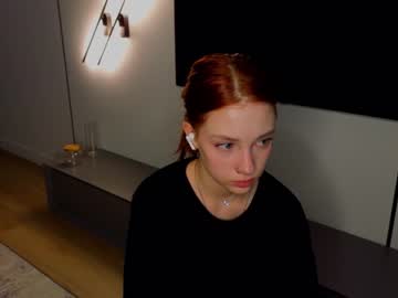 girl
        shirleywhitney cam image #2463248