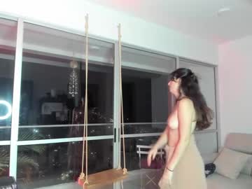 girl
        hollyshit_ cam image #3155308