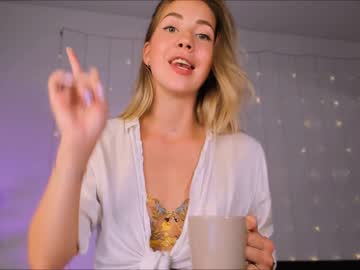 girl
        emmi_rosee cam image #1672080
