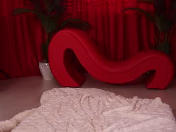 girl
        kittycaitlin cam image #4610436