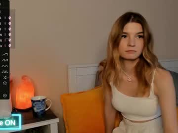 girl
        redhead_kitty_ cam image #1645300