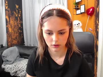 girl
        simply_lily cam image #418770