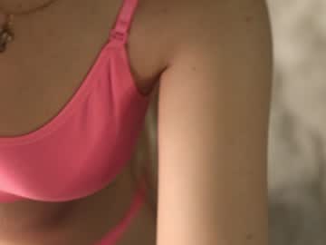 girl
        owlluree cam image #1858162