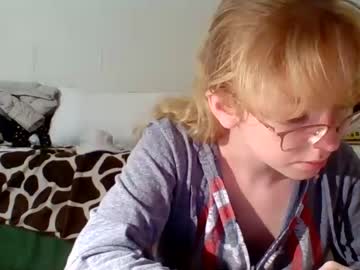 girl
        blonde_katie cam image #2279129