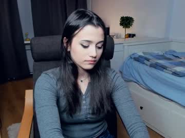 girl
        keti_bunny cam image #3766497
