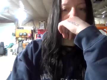 girl
        chastity_dumptruck_garage cam image #2622954