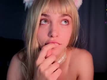 girl
        cutieeeeva cam image #4637823