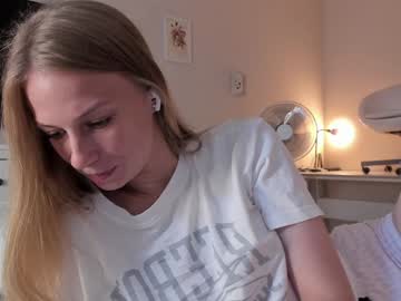 girl
        magic_couple13 cam image #3166482