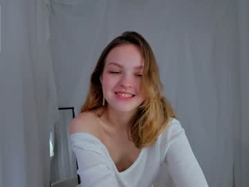 girl
        alice_tucci cam image #2899000