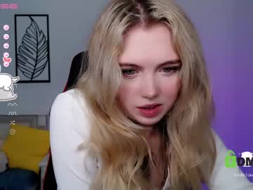 girl
        small_blondee cam image #533366