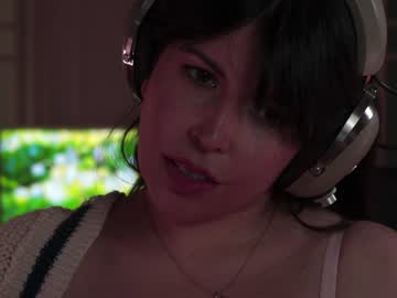 girl
        mila_ cam image #2614066