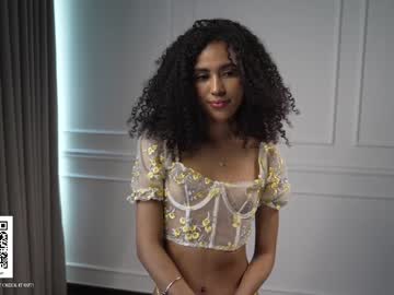 girl
        amnie_ cam image #1242677