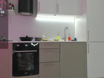 girl
        lizzy_peach cam image #3150279