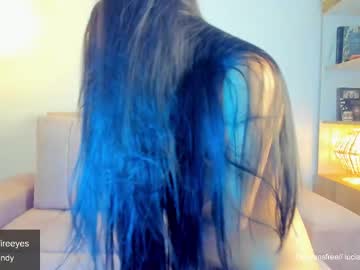girl
        lucia_sandy cam image #4657650