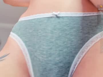 girl
        hinatabroks cam image #3951955