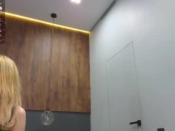 girl
        rainauge cam image #4456612