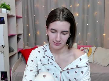 girl
        trisha_ray cam image #3892517