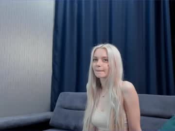 girl
        cassie130505 cam image #2591687