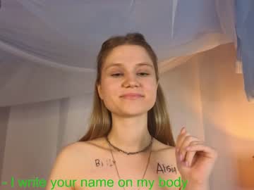 girl
        alisia_spinnet cam image #2634413