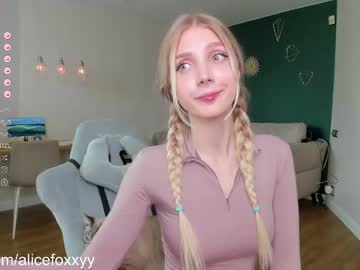 girl
        oh_honey_ cam image #1571507